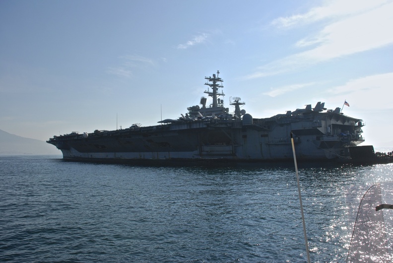 USS-Nimitz_2013-11-01_00018_NOBILI.jpg