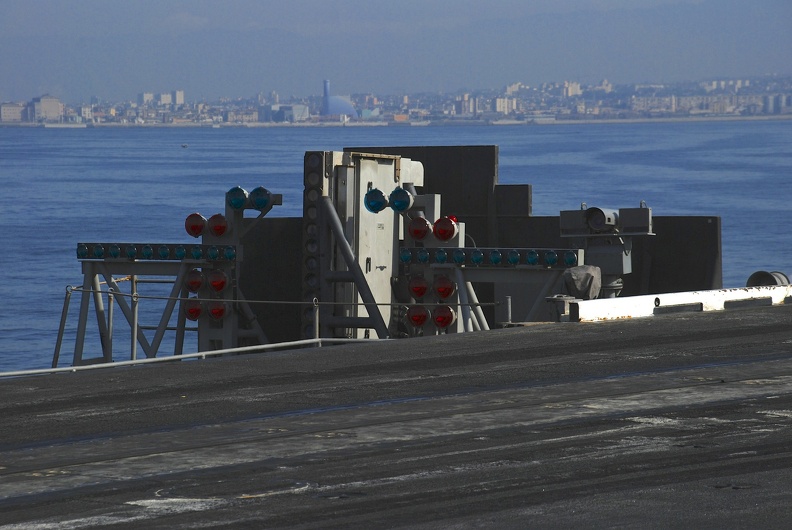 USS-Nimitz_2013-11-01_00043_NOBILI.jpg