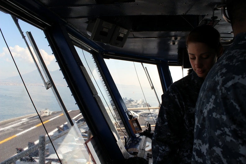 USS-Nimitz_2013-11-0100036_NOSCHESE.jpg
