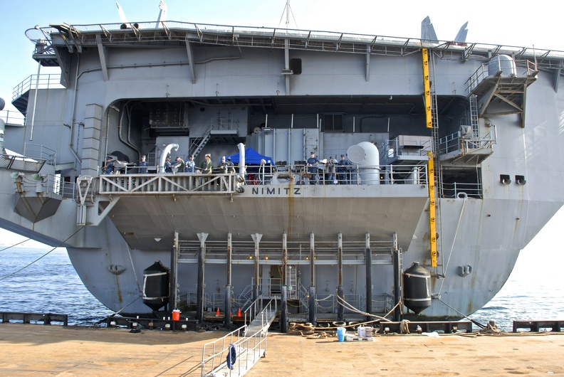 USS-Nimitz_2013-11-01_00024_NOBILI.jpg