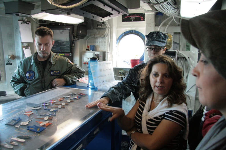 USS-Nimitz_2013-11-01_00084_DAVINO.jpg