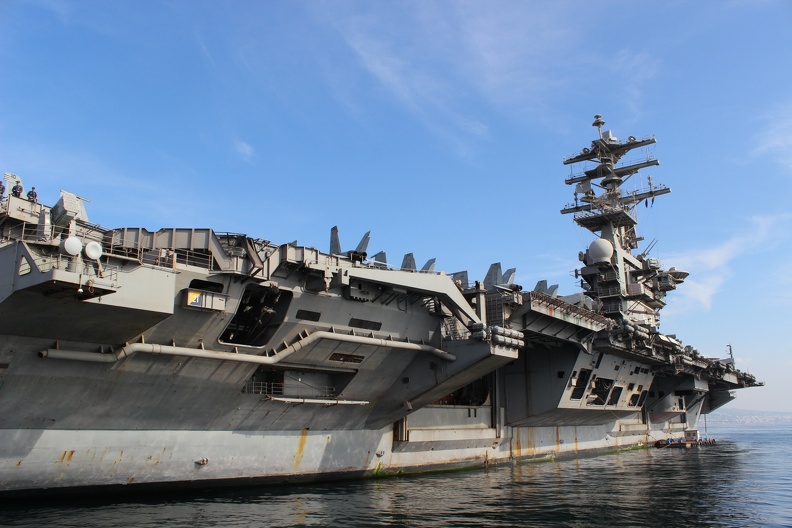 USS-Nimitz_2013-11-0100040_NOSCHESE.jpg