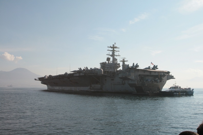 USS-Nimitz_2013-11-01_00015_DAVINO.jpg