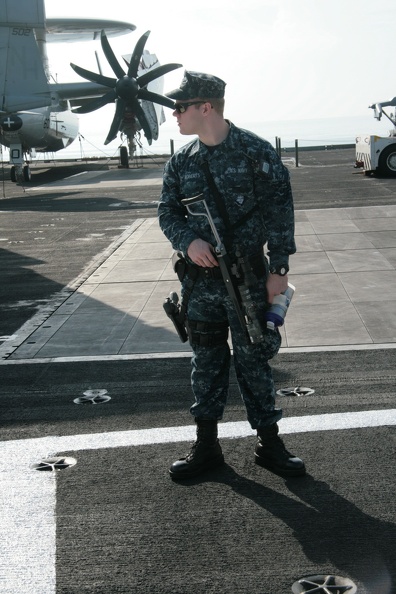 USS-Nimitz 2013-11-01 00057 DAVINO
