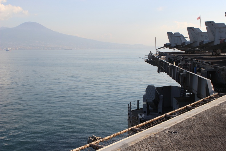 USS-Nimitz_2013-11-0100015_NOSCHESE.jpg