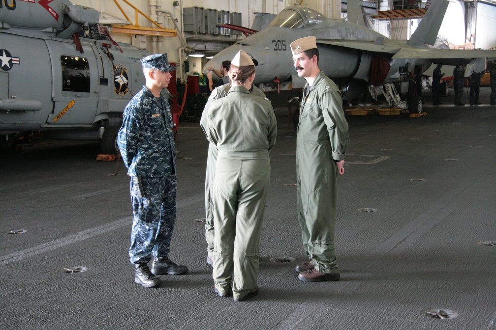 USS-Nimitz 2013-11-01 00088 DAVINO