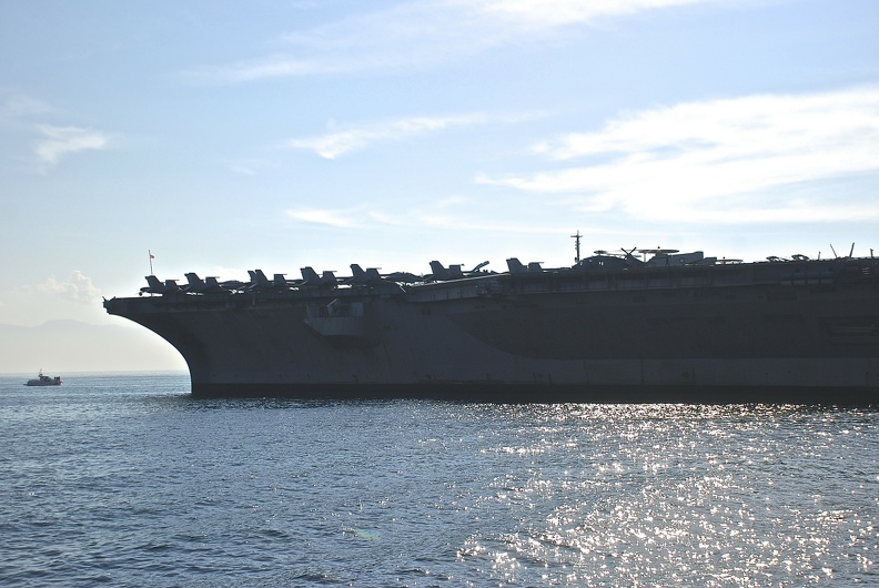 USS-Nimitz_2013-11-01_00012_NOBILI.jpg