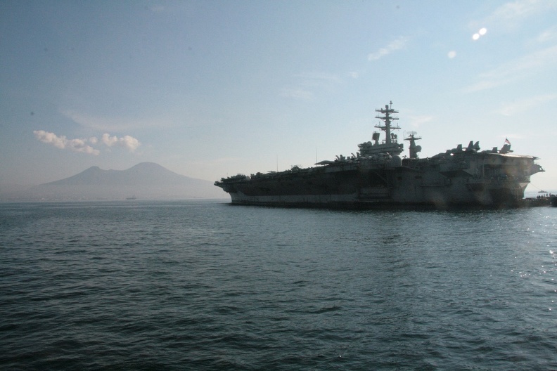 USS-Nimitz_2013-11-01_00013_DAVINO.jpg