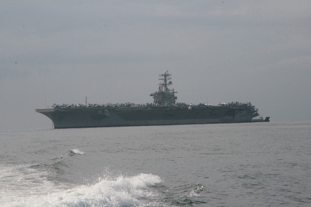 USS-Nimitz 2013-11-01 00094 DAVINO