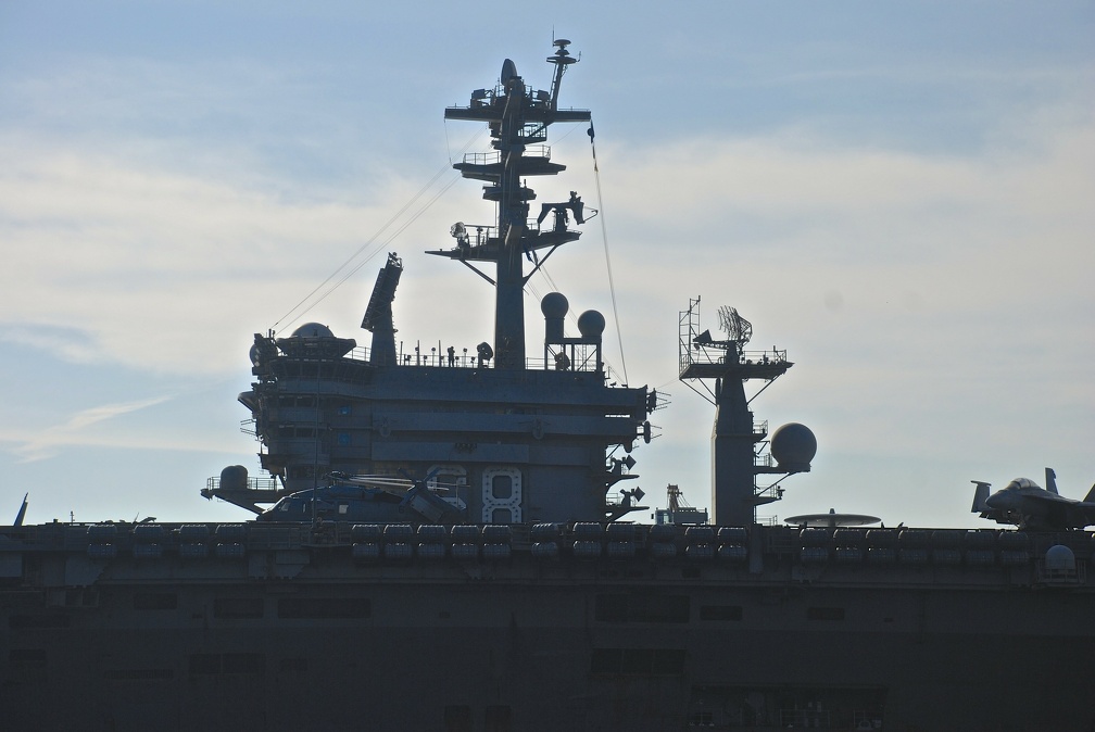 USS-Nimitz 2013-11-01 00013 NOBILI