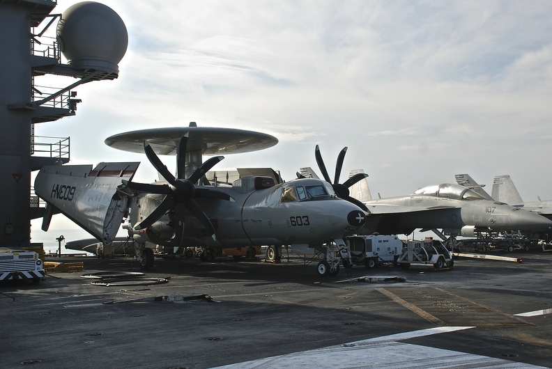 USS-Nimitz_2013-11-01_00034_NOBILI.jpg