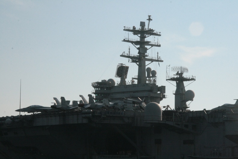 USS-Nimitz_2013-11-01_00012_DAVINO.jpg