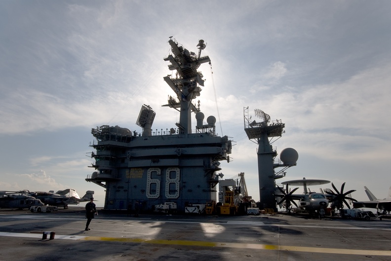 USS-Nimitz_2013-11-01_00004_DIMAURO.jpg