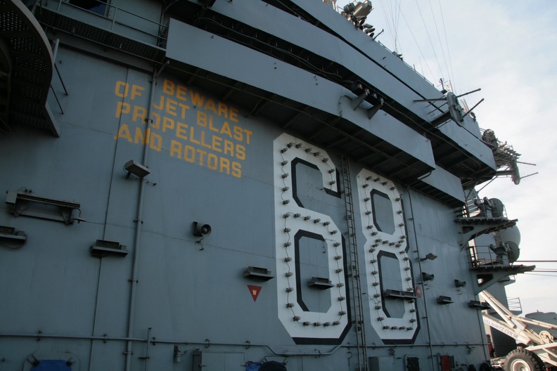 USS-Nimitz_2013-11-01_00059_DAVINO.jpg