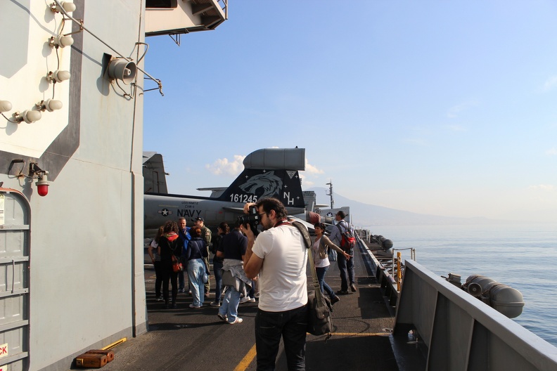USS-Nimitz_2013-11-0100008_NOSCHESE.jpg