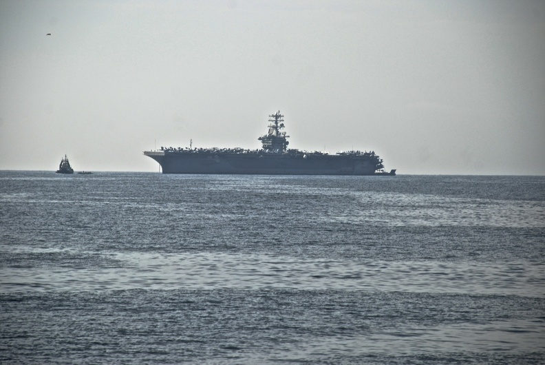 USS-Nimitz_2013-11-01_00003_NOBILI.jpg