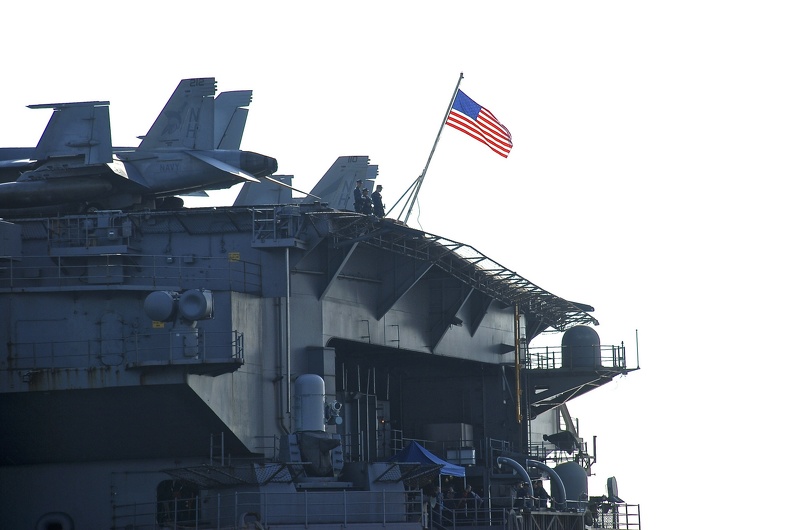 USS-Nimitz_2013-11-01_00017_NOBILI.jpg