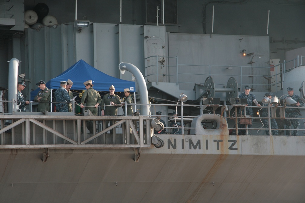 USS-Nimitz 2013-11-01 00019 DAVINO
