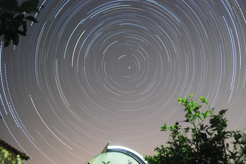 Startrails over Sorrento observatory 11 Agosto 2013.jpg