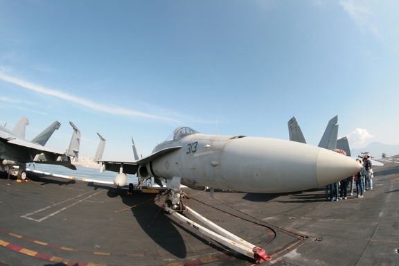 USS-Nimitz 2013-11-01 00043 DAVINO