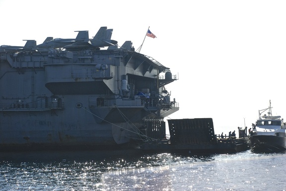 USS-Nimitz 2013-11-01 00016 NOBILI