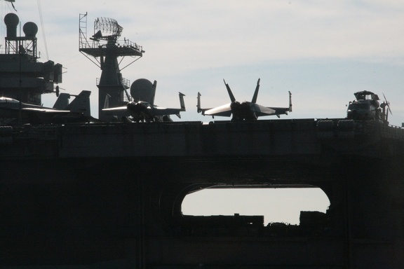 USS-Nimitz 2013-11-01 00010 DAVINO