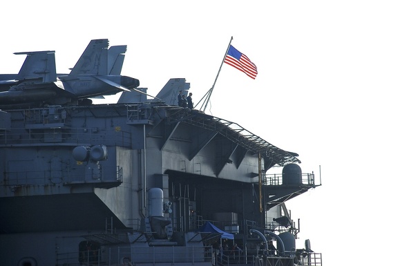 USS-Nimitz 2013-11-01 00017 NOBILI